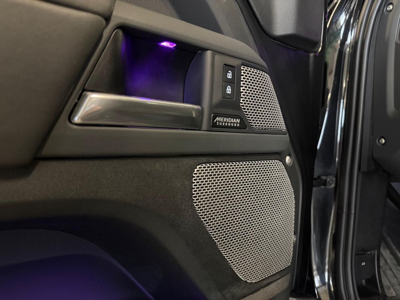 Land Rover Defender X dynamic