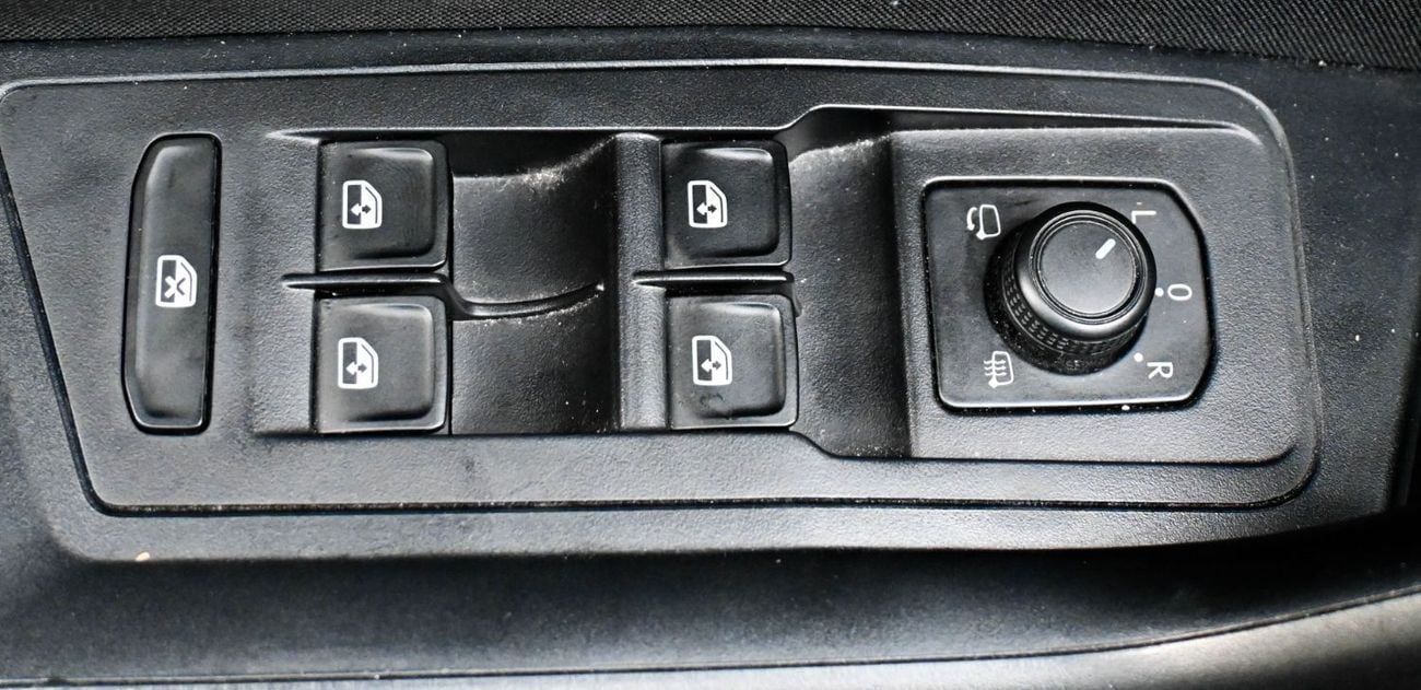 فولكس واجن T ROC Life 1.4L