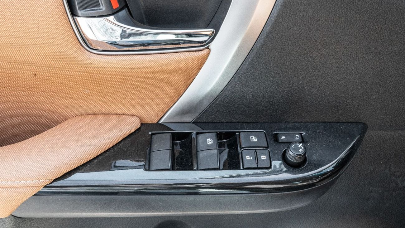 تويوتا فورتونر VXR 2026 Toyota Fortuner VX 4.0L AT Petrol (White-Tan)