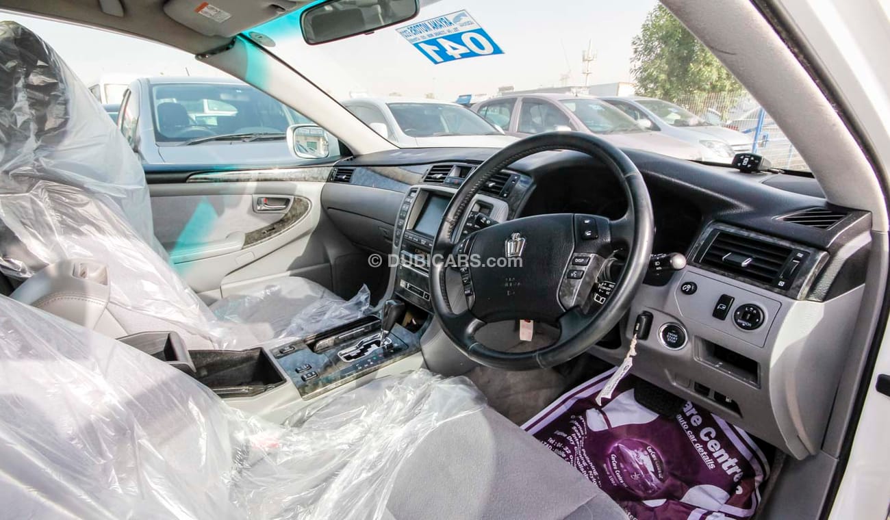 تويوتا كراون Royal saloon