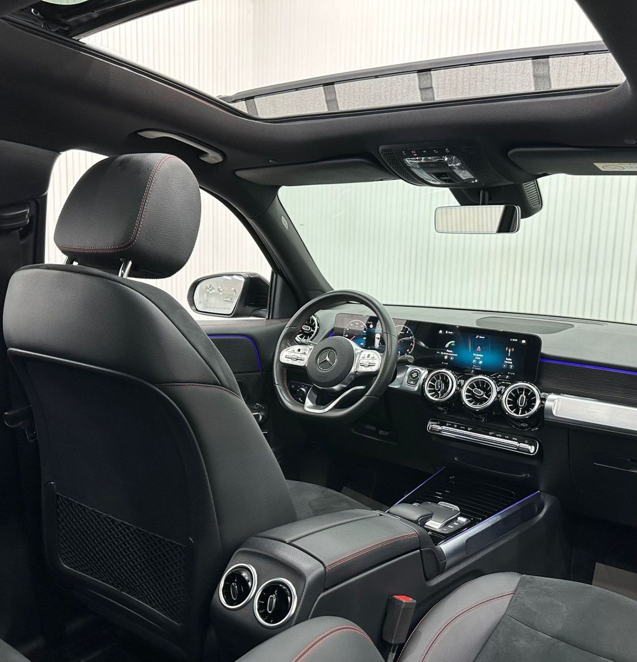 مرسيدس بنز GLB 200 2022 Mercedes Benz GLB200 AMG Premium 7 Seater, Oct 2027 Mercedes Warranty, Full Options, GCC