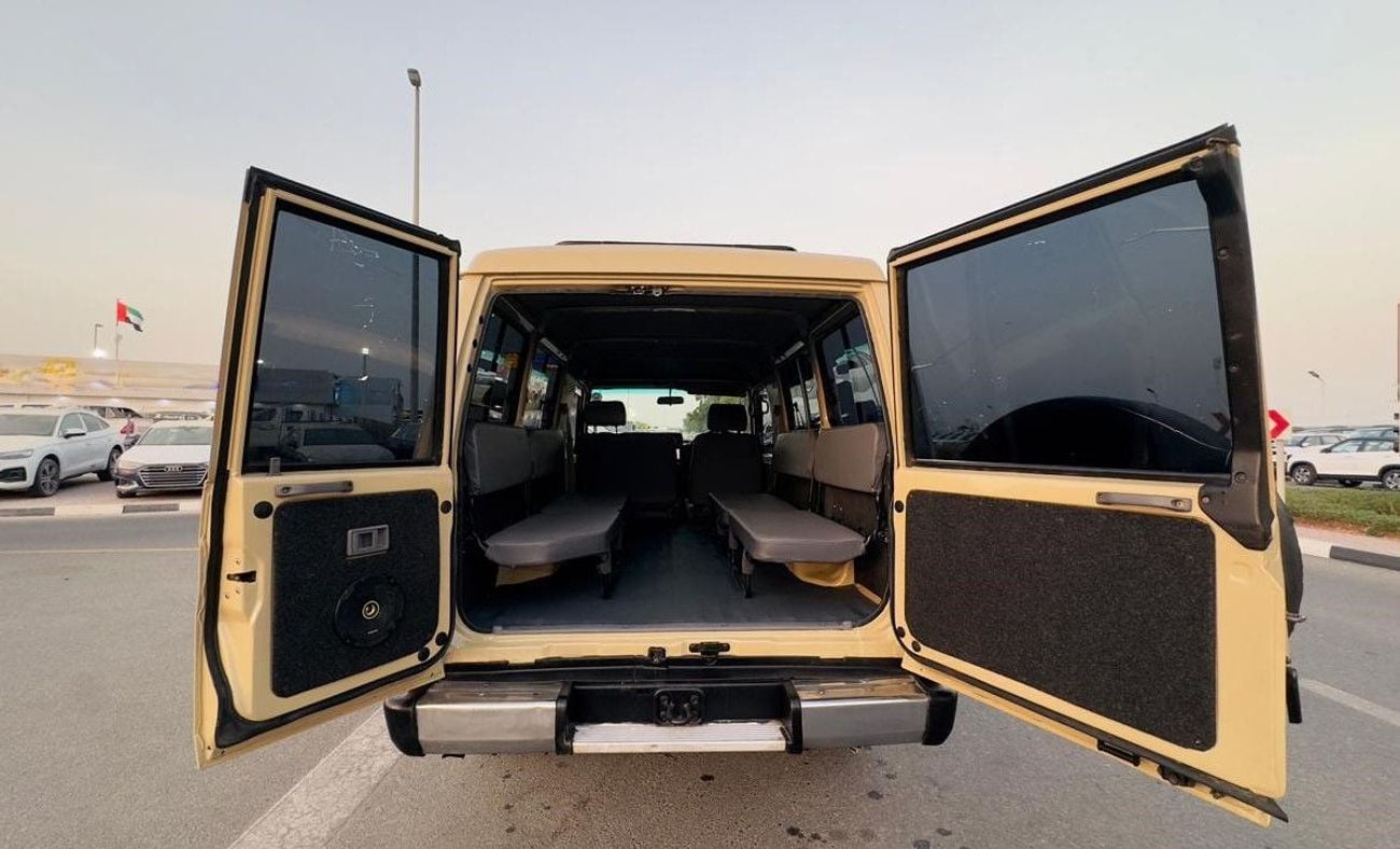 Toyota Land Cruiser GOOD CONDITION | MANUAL TRANSMISSION | 10-SEATER | 4.2L DIESEL ENGINE | 4WD