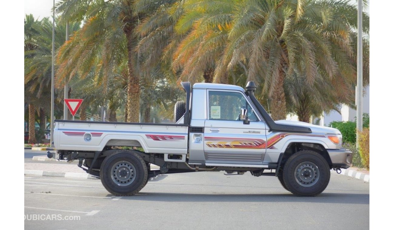 تويوتا لاند كروزر بيك آب 79 SINGLE CAB PICKUP LX V6 4.0L PETROL 4WD MANUAL TRANSMISSION