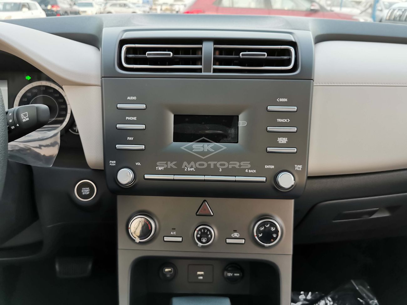 Hyundai Creta 1.5L, 16" Rims, DRL LED Headlights, Rear Parking Sensor, Rear A/C, Fabric Seats (CODE # HC07)