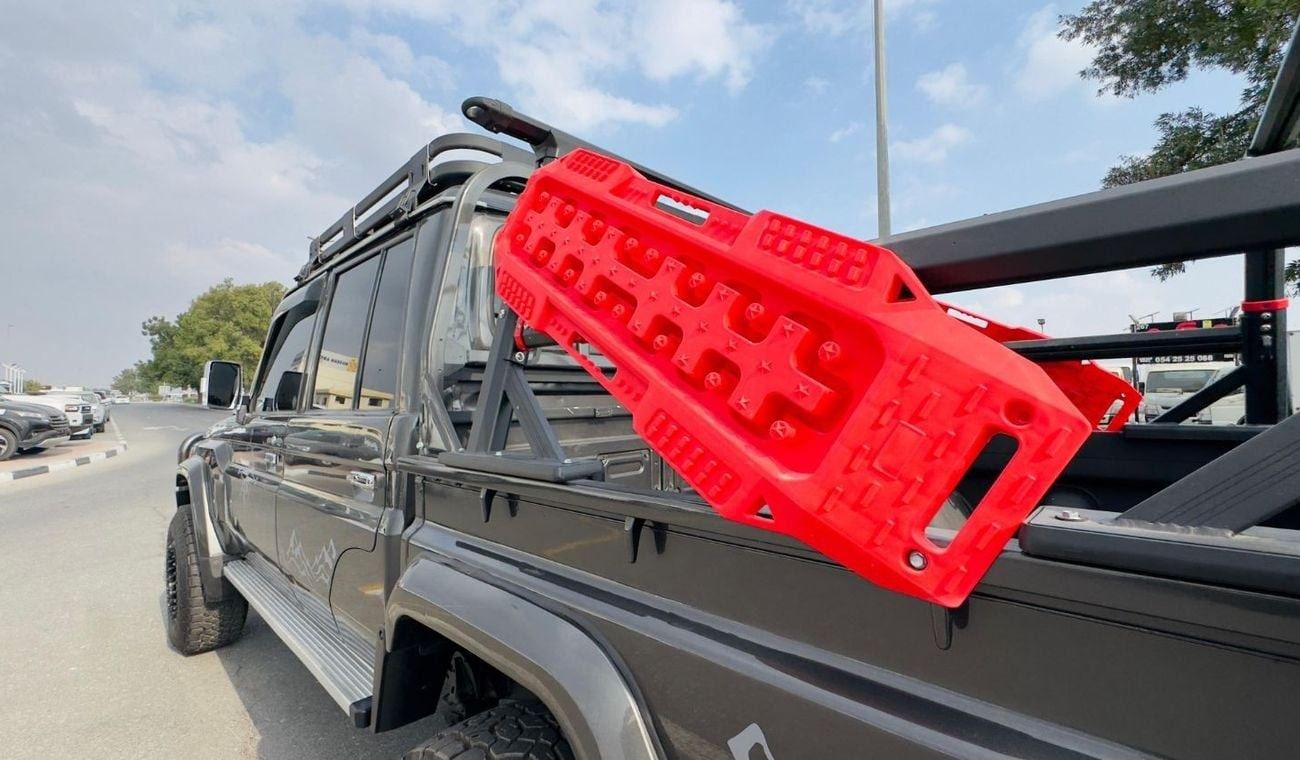 Toyota Land Cruiser Pick Up DOUBLE CABIN WITH PREMIUM ACCESSORIES MODIFICATION | RHD | 4.5L DIESEL ENGINE | (MT) | 2017