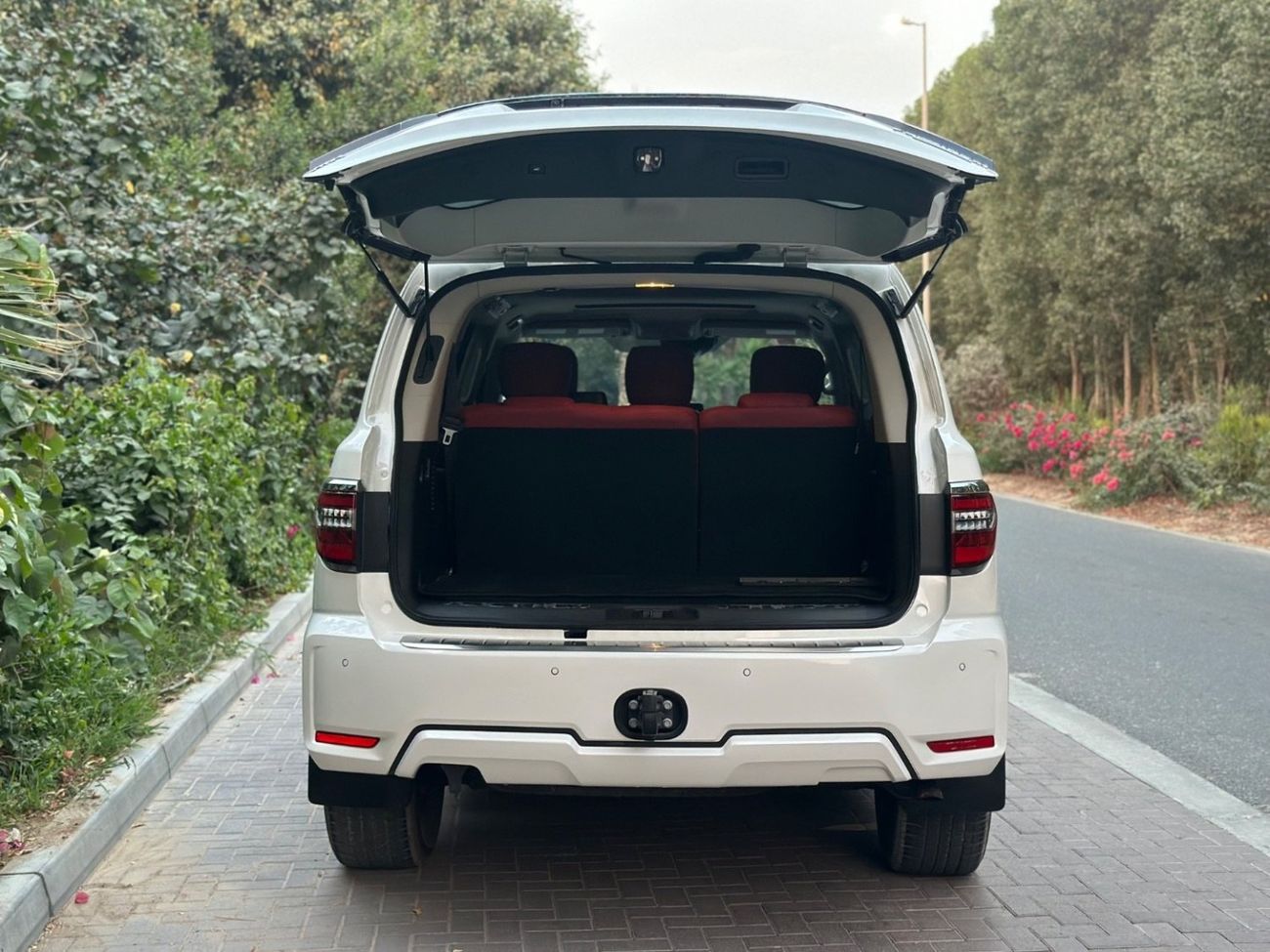 Nissan Patrol LE Platinum 5.6L | V8 400 HP | 2023 | GCC Specs | Full Options | Perfect Condition | Low Mileage