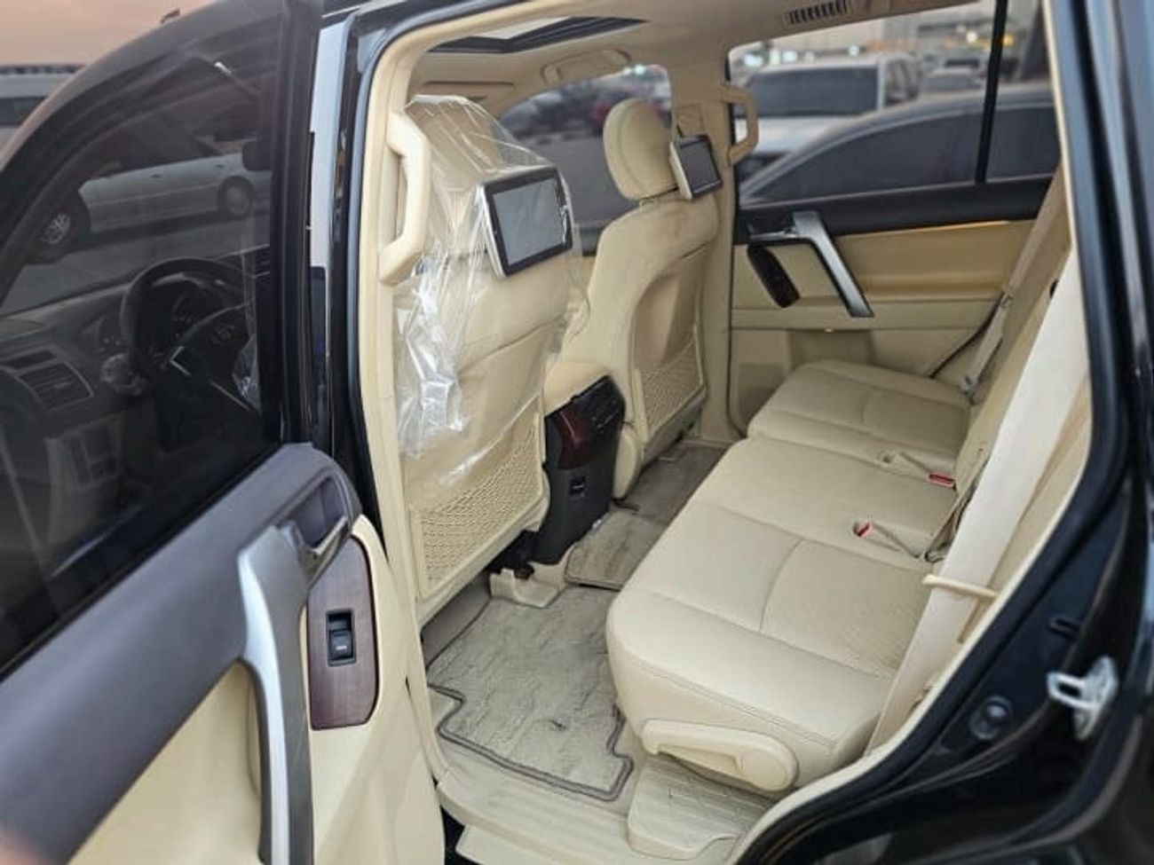 Toyota Prado VXR 4.0L 4WD LHD-GCC SPECS-Automatic-petrol-6 Cylinders-7 Seats-5 Doors