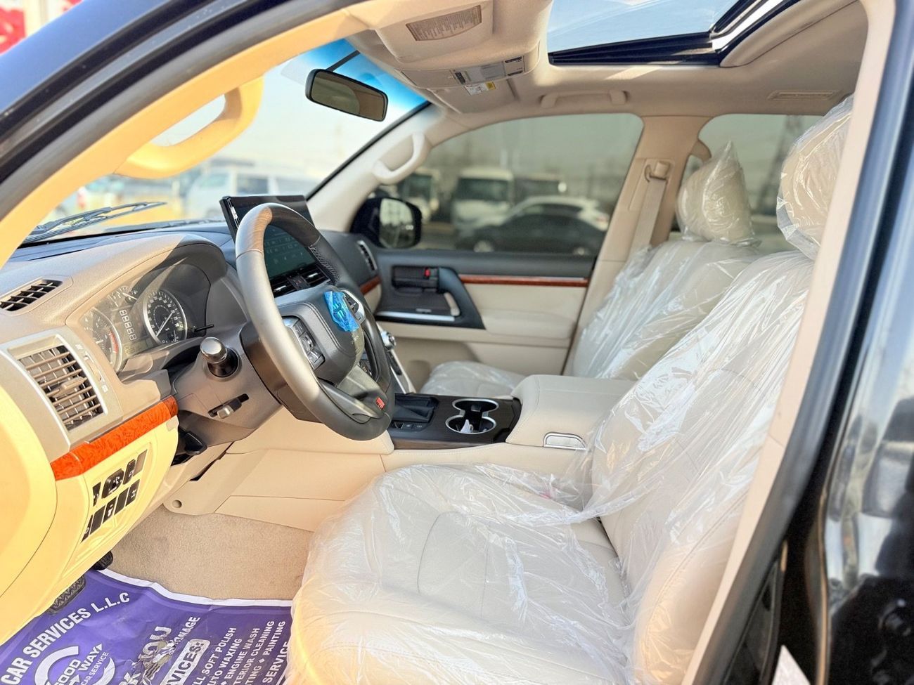 Toyota Land Cruiser GXR+ 4.0L Toyota Landcuriser GXR V8 4.0L modified inside and outside 2025 full option petrol