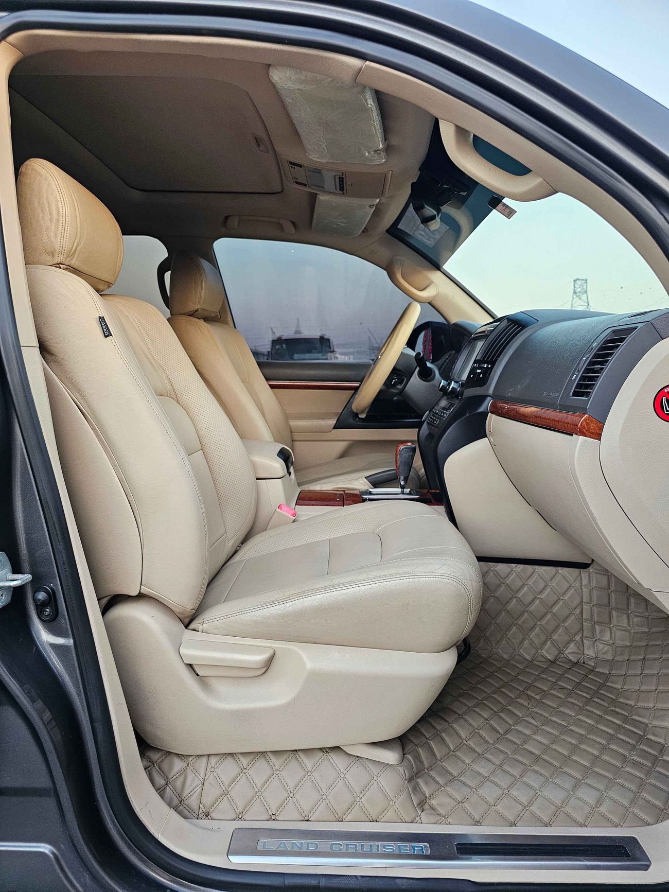 Toyota Land Cruiser VXR V8/ 2022 SHAPE/ FULL OPT/ LOT#45021