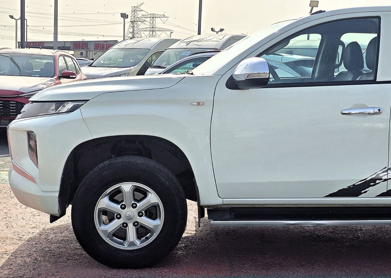 Mitsubishi L200 Used Mitsubishi58 L200 GLX 2.4L Petrol M/T 4*4  GCC White Color  2022 Model