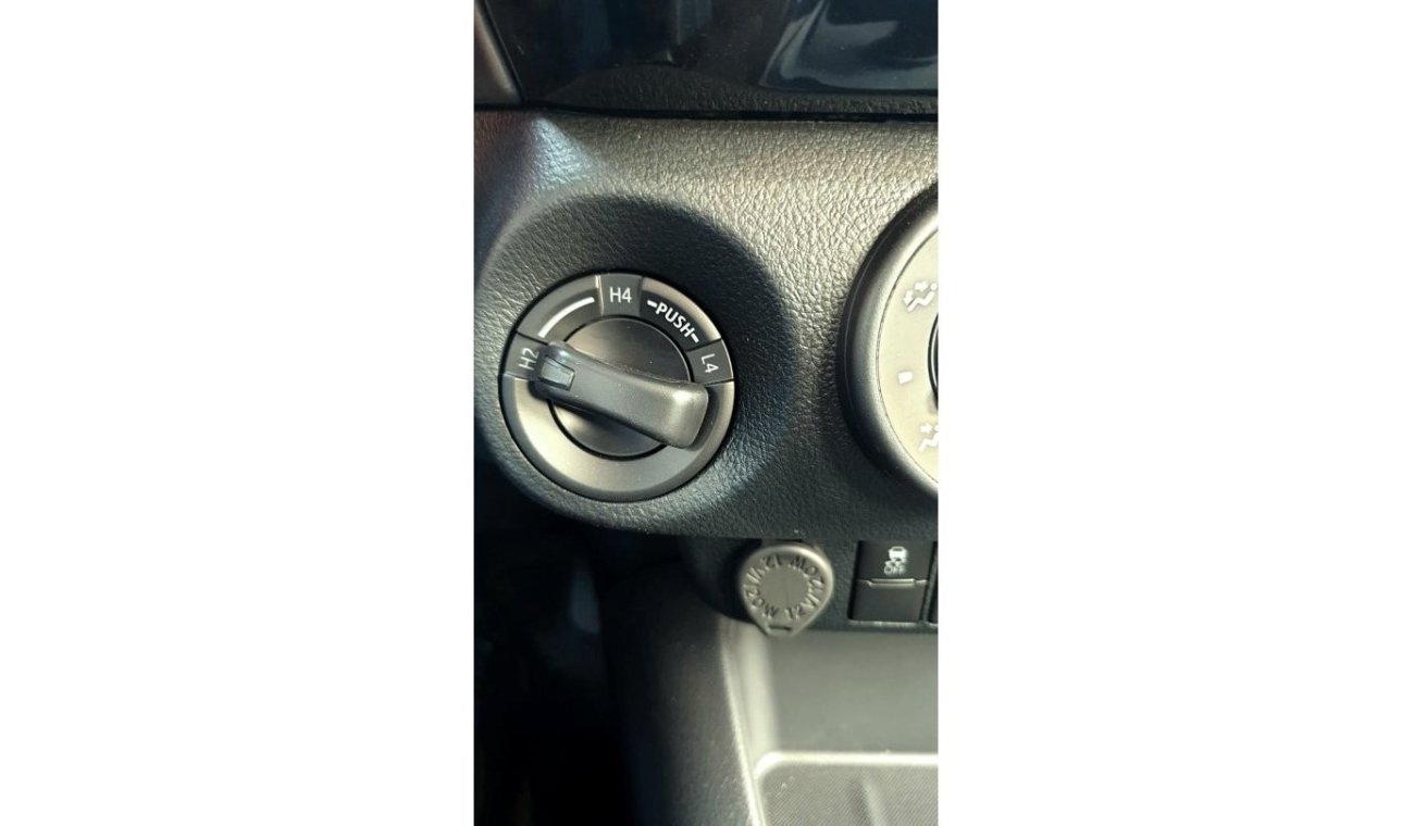 Toyota Hilux 2.4Ltr,Diesel,4/4,Manual Transmission,Mid Option,Power window,Center lock,