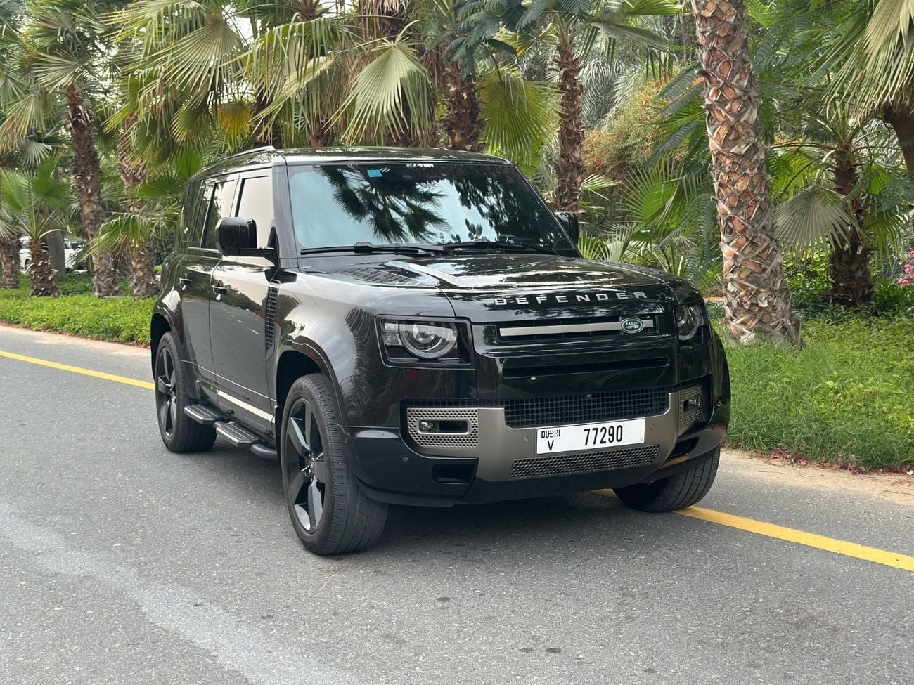 Land Rover Defender P400 110 X-Dynamic HSE 3.0L (5 Seater) | 2025 | GCC Specs | V6 400 HP | Perfect Condition | Full Ser