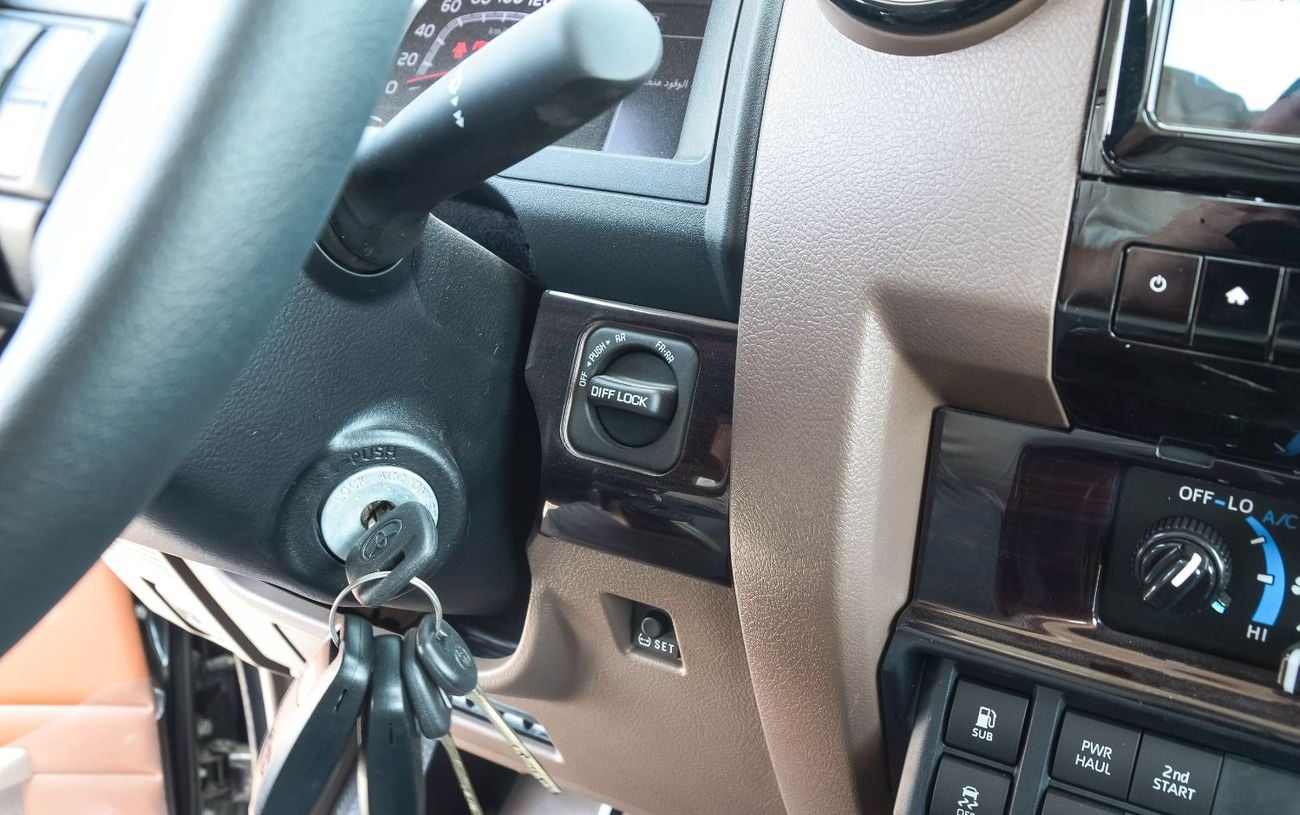 تويوتا لاند كروزر بيك آب TOYOTA LAND CURISER 79 4.0L 4WD PETROL SC PICKUP 2025