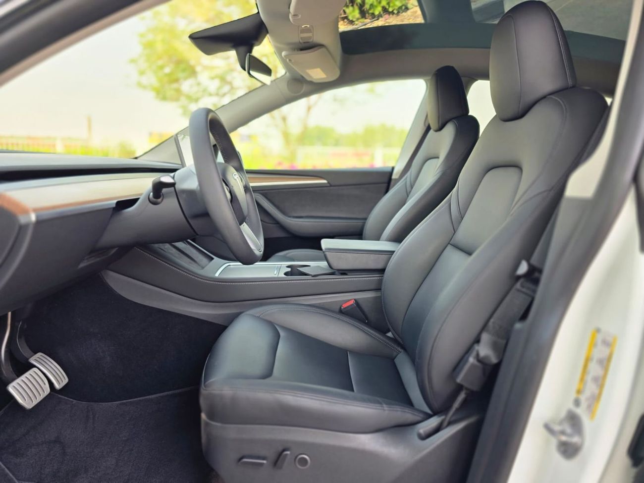 Tesla Model Y Performance (AWD) DUAL MOTOR 4WD 2024 GCC SINGLE OWNER WITH TESLA WARRANTY IN MINT CONDITION