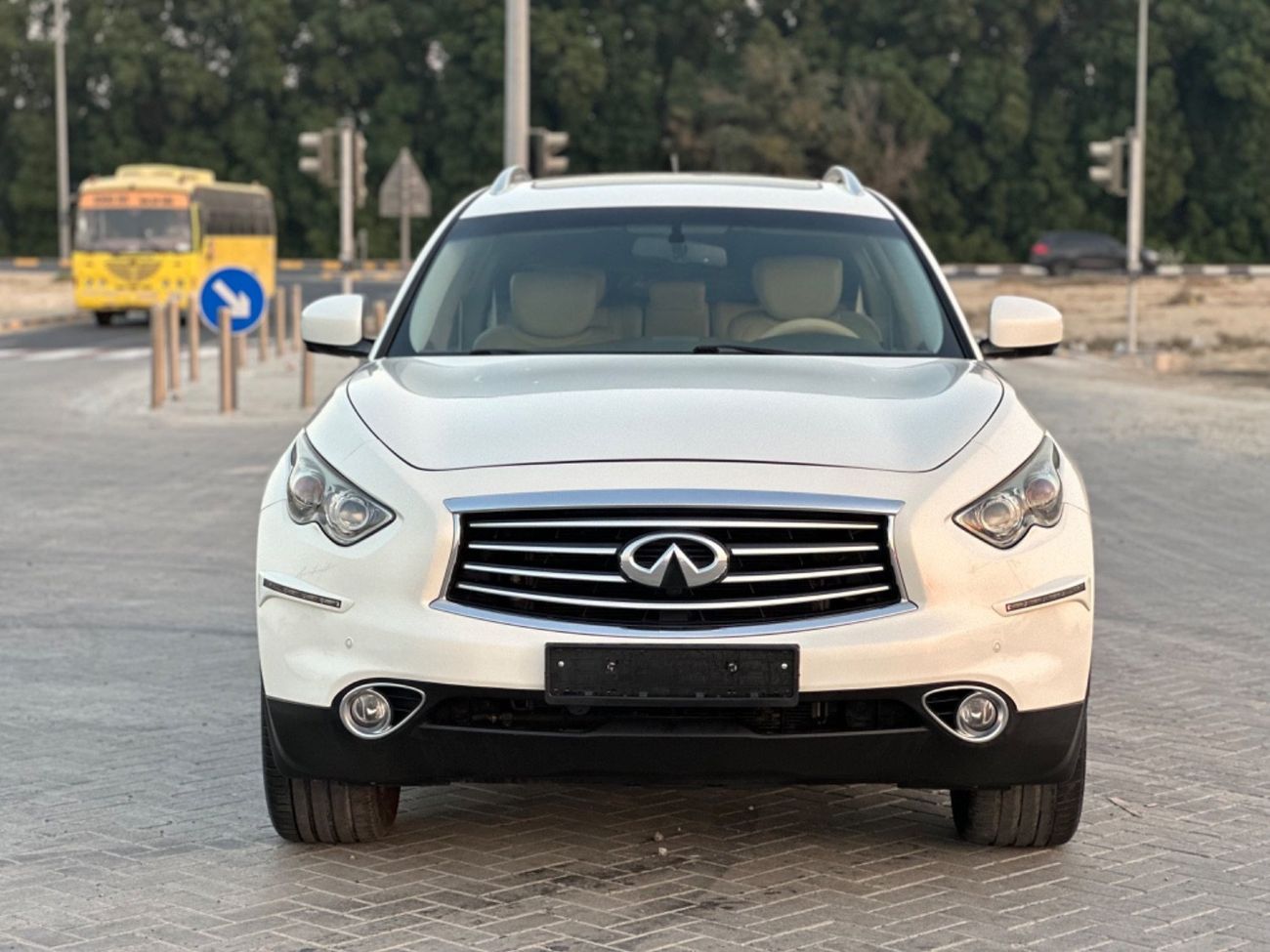 Infiniti QX70 MODEL 2017 GCC CAR PERFECT CONDITION INSIDE AND OUT SIDE FULL OPTION SUN ROOF LEATHER SEATS 5 camera