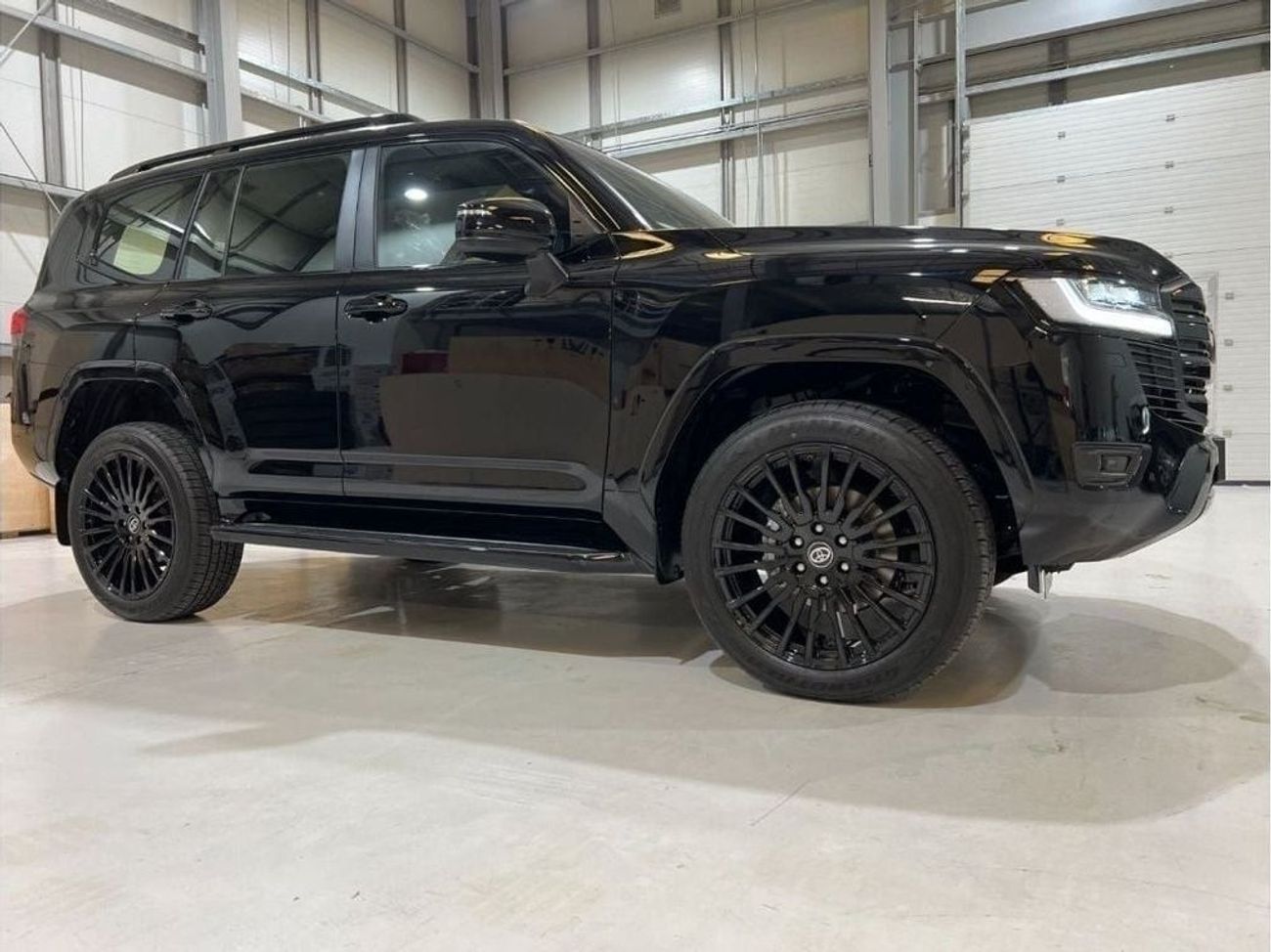 Toyota Land Cruiser Black Edition VX with 22 Inch Forged Wheels Starlight