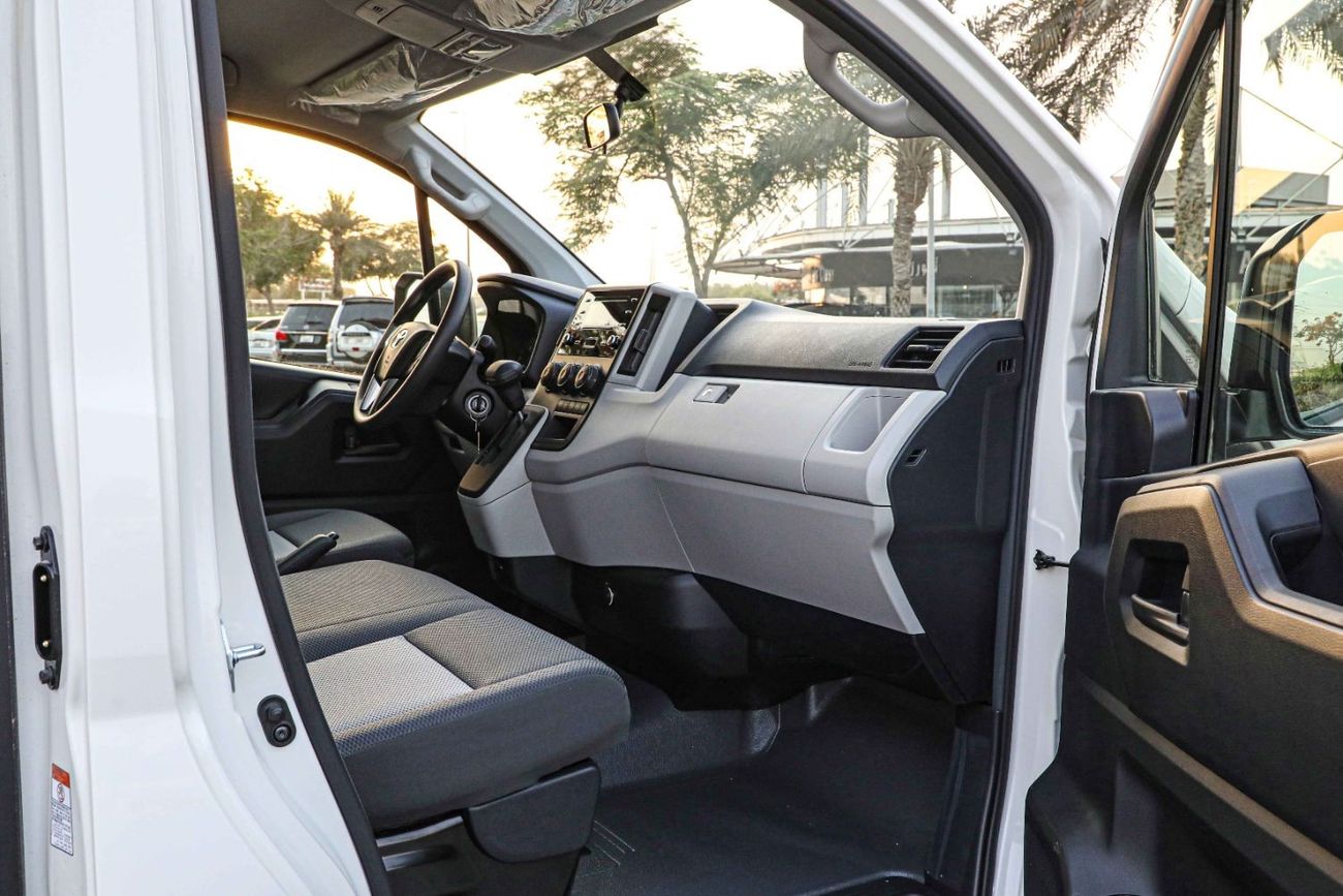 Toyota Hiace 2023 Toyota Hiace 3.5 DV P SDR - White inside Grey