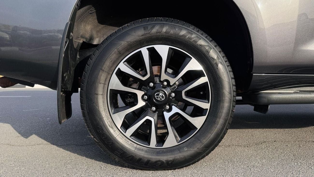 تويوتا برادو PERFECT CONDITION | 2.8L DIESEL ENGINE | PARKING SENSORS | 2020