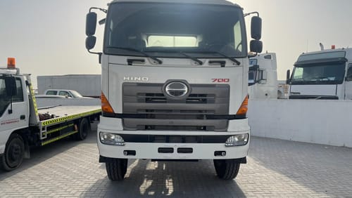 Hino 700 HINO 700 ZS 4041 CAB CHASSIS 6X4 Euro-3