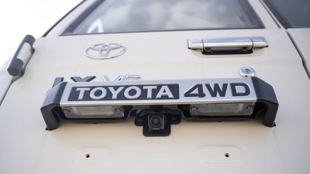 Toyota Land Cruiser 70 LC76 4.0 MT mid option 2025