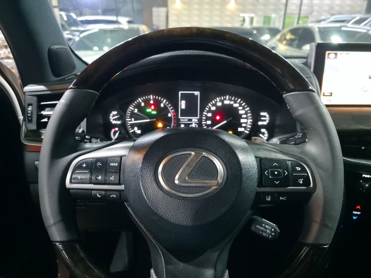 لكزس LX 570 Sport Platinum 5.7L