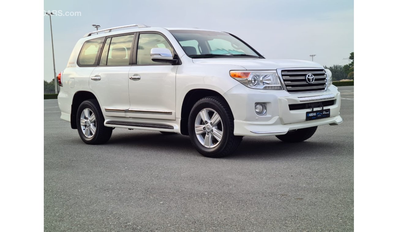 Toyota Land Cruiser Toyota Land Cruiser GXR 2015 GCC V8 full option in good condition