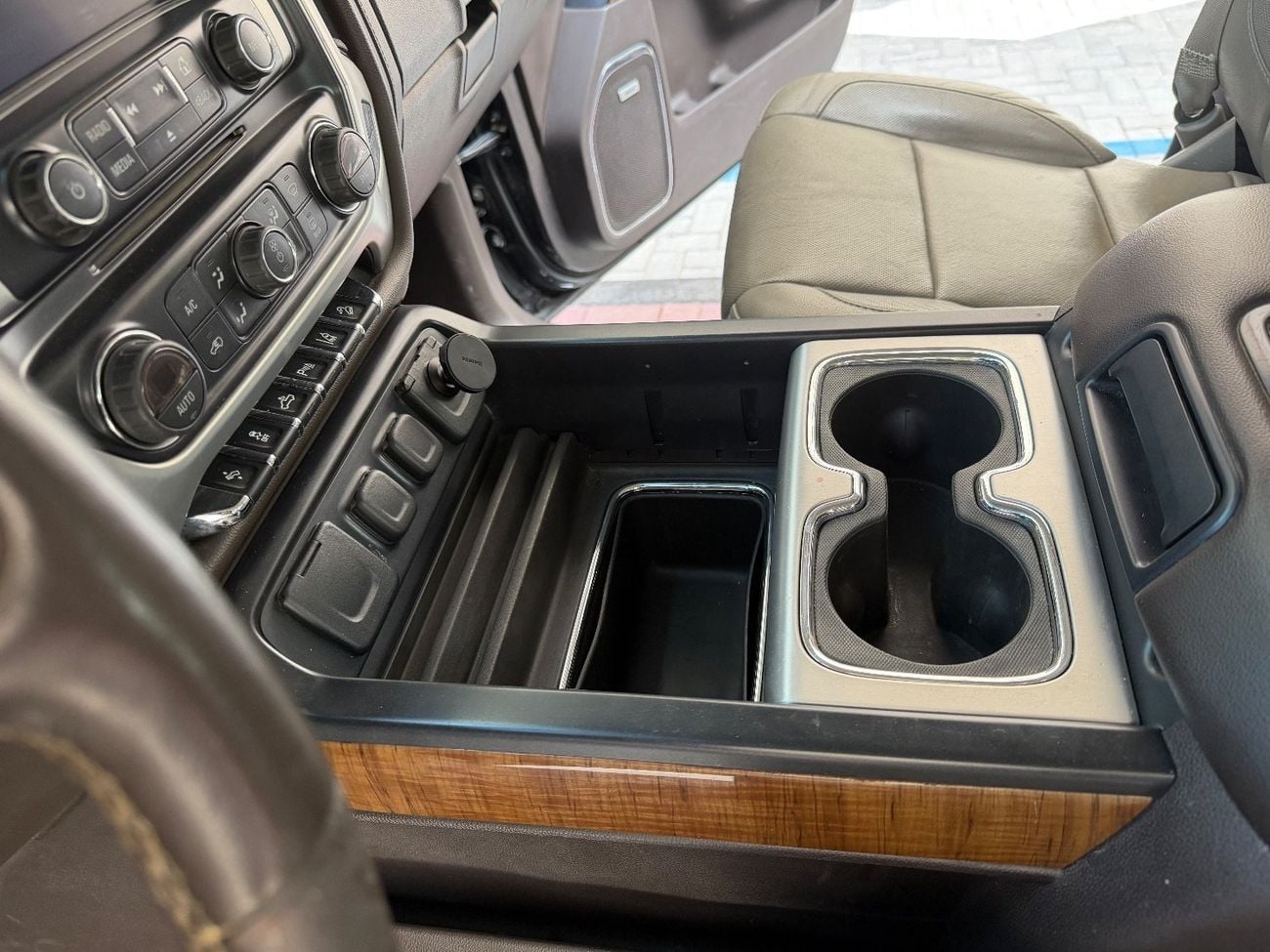 GMC Sierra 1500 SLT 5.3L Double Cab Utility 2015 GMC Sierra 1500 SLT 5.3 V8 | 1 Owner | Full Option | Passing T