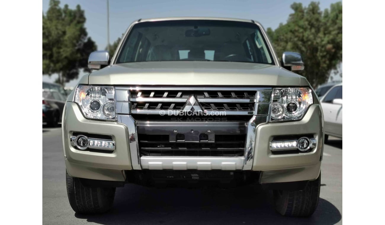 ميتسوبيشي باجيرو 3.5L, 17" Rims, 4WD, Fabric Seats, Xenon Headlights, Air Recirculation Control, Airbags (LOT # 7004)