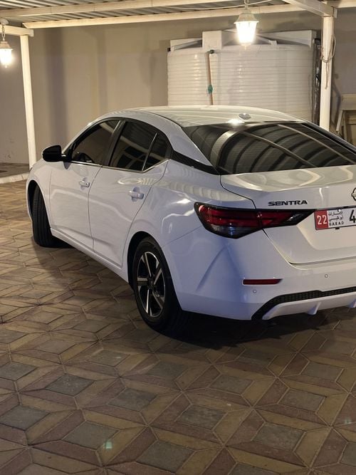 Nissan Sentra Sentra SV 1/2