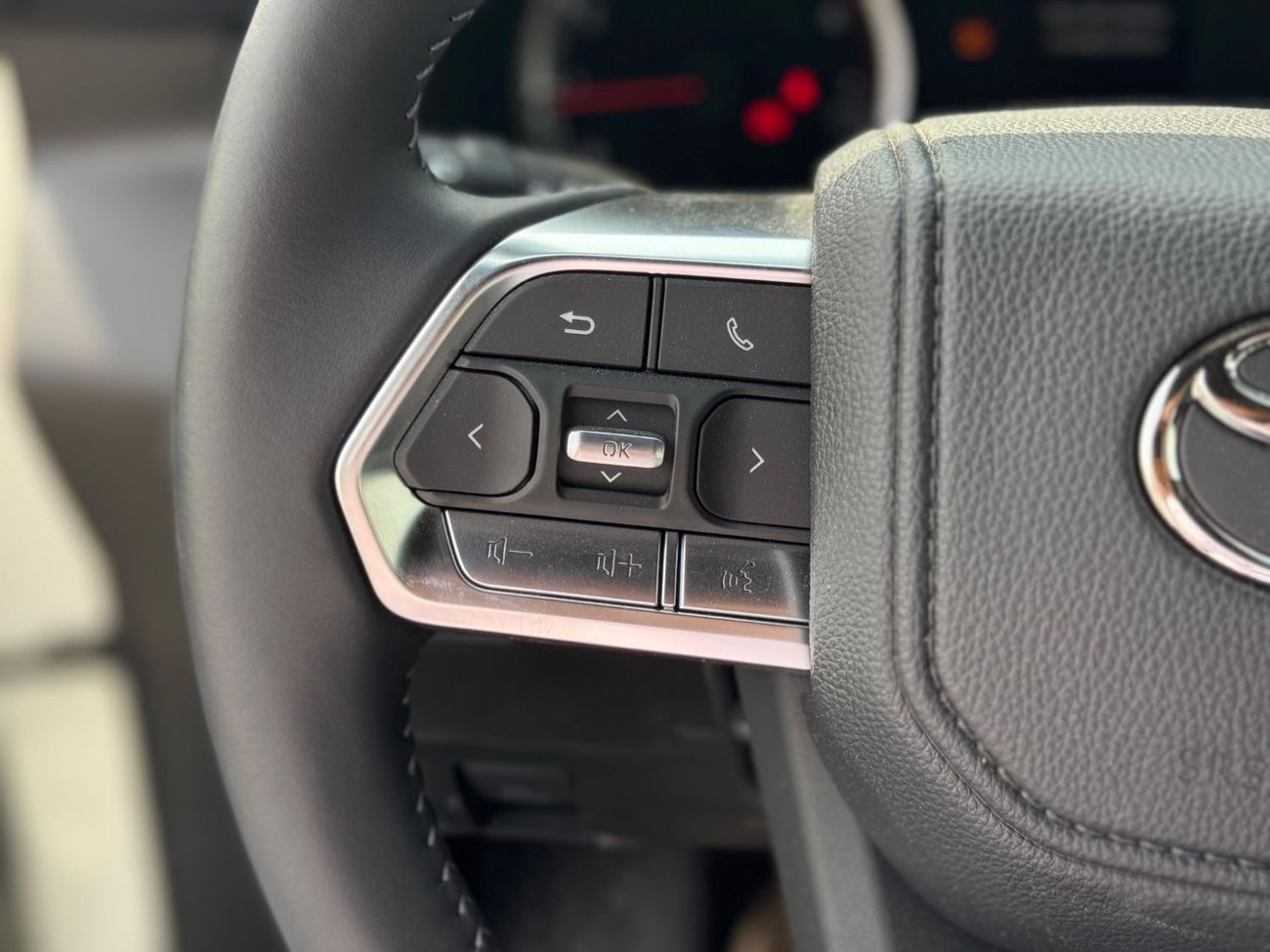 Toyota Land Cruiser GXR 4.0L 2023  EUROPEAN  SPECS WITHOUT SUNROOF