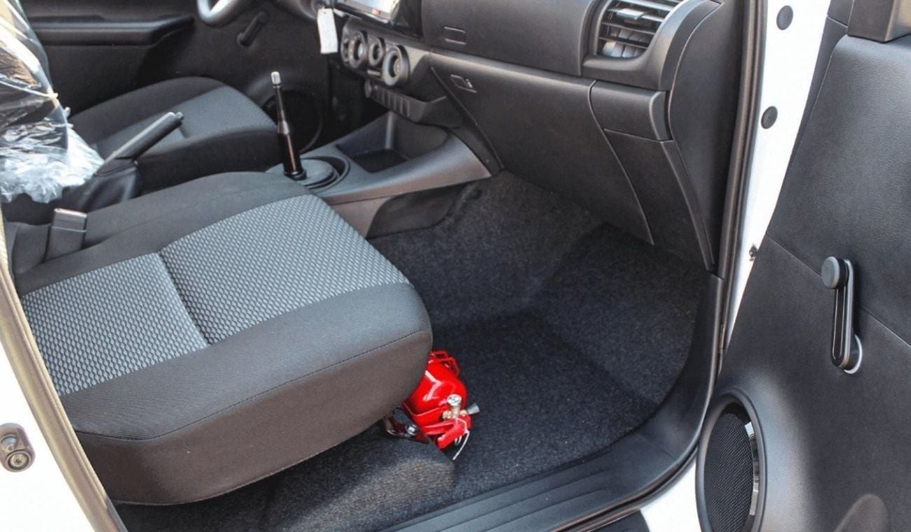 تويوتا هيلوكس GL HILUX 2.4L MT