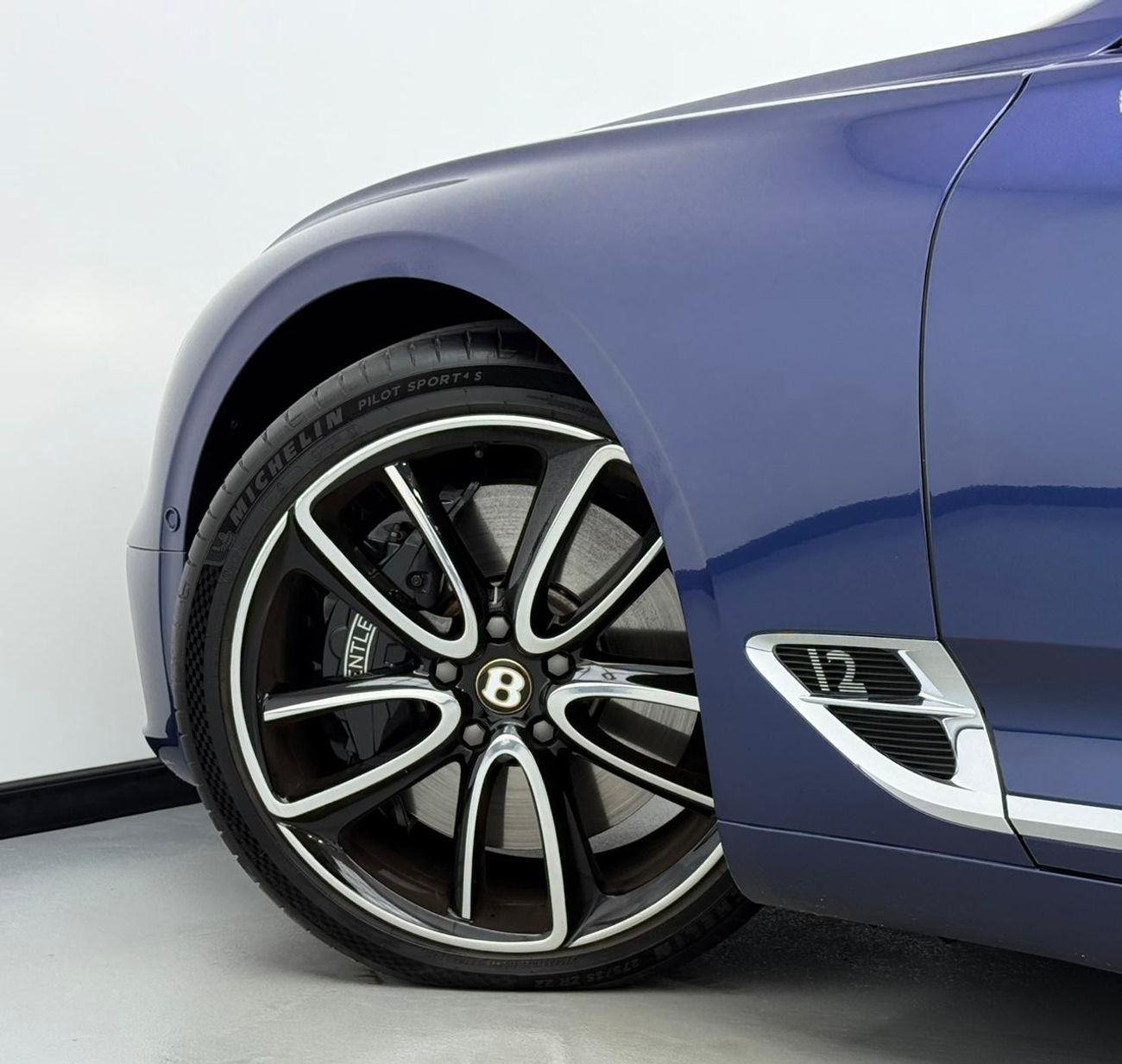 Bentley Continental GT 6.0L W12 (626 HP) 2019 Bentley Continental GT, Warranty, Full Service History, Gcc