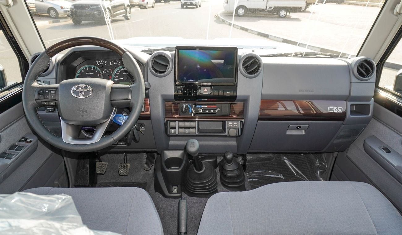 Toyota Land Cruiser 70 4.0L V6 M/T