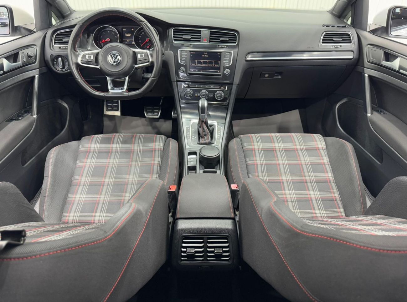 فولكس واجن جولف GTI 2016 Volkswagen Golf GTI, Service History, Excellent Condition, GCC