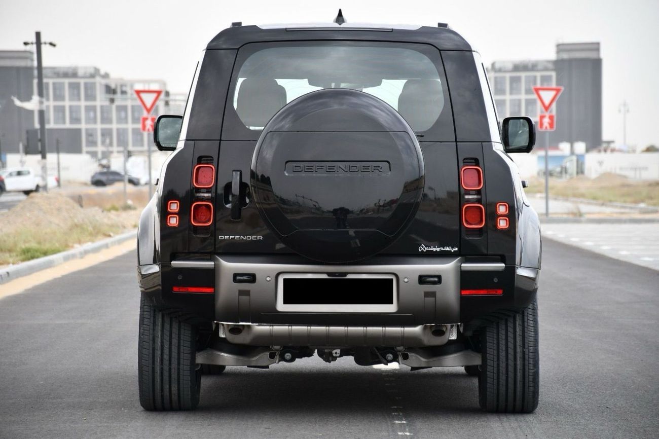Land Rover Defender P400 90 HSE 3.0L (6 Seater) Land Rover Defender X dynamic HSE P400 V6 110  GCC 5 years warranty