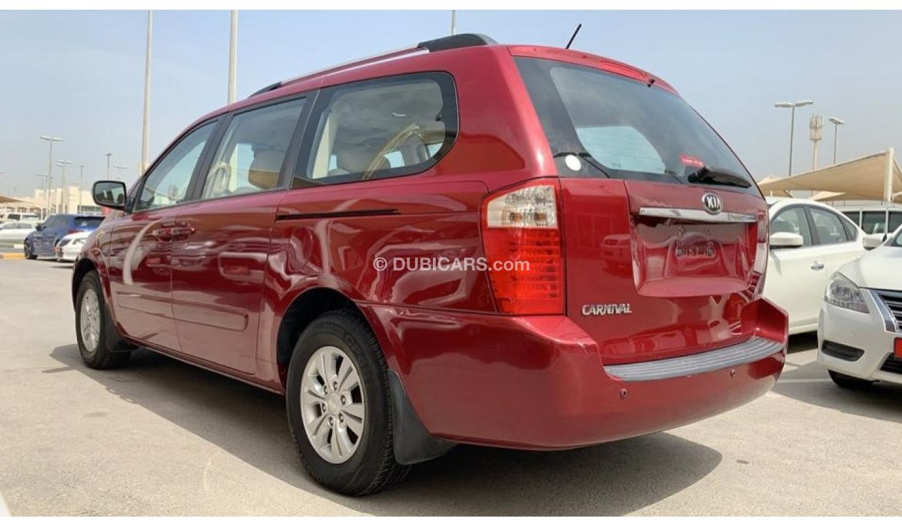 Used Kia Carnival 2015 with Sunroof Ref85 2015 for sale in Sharjah