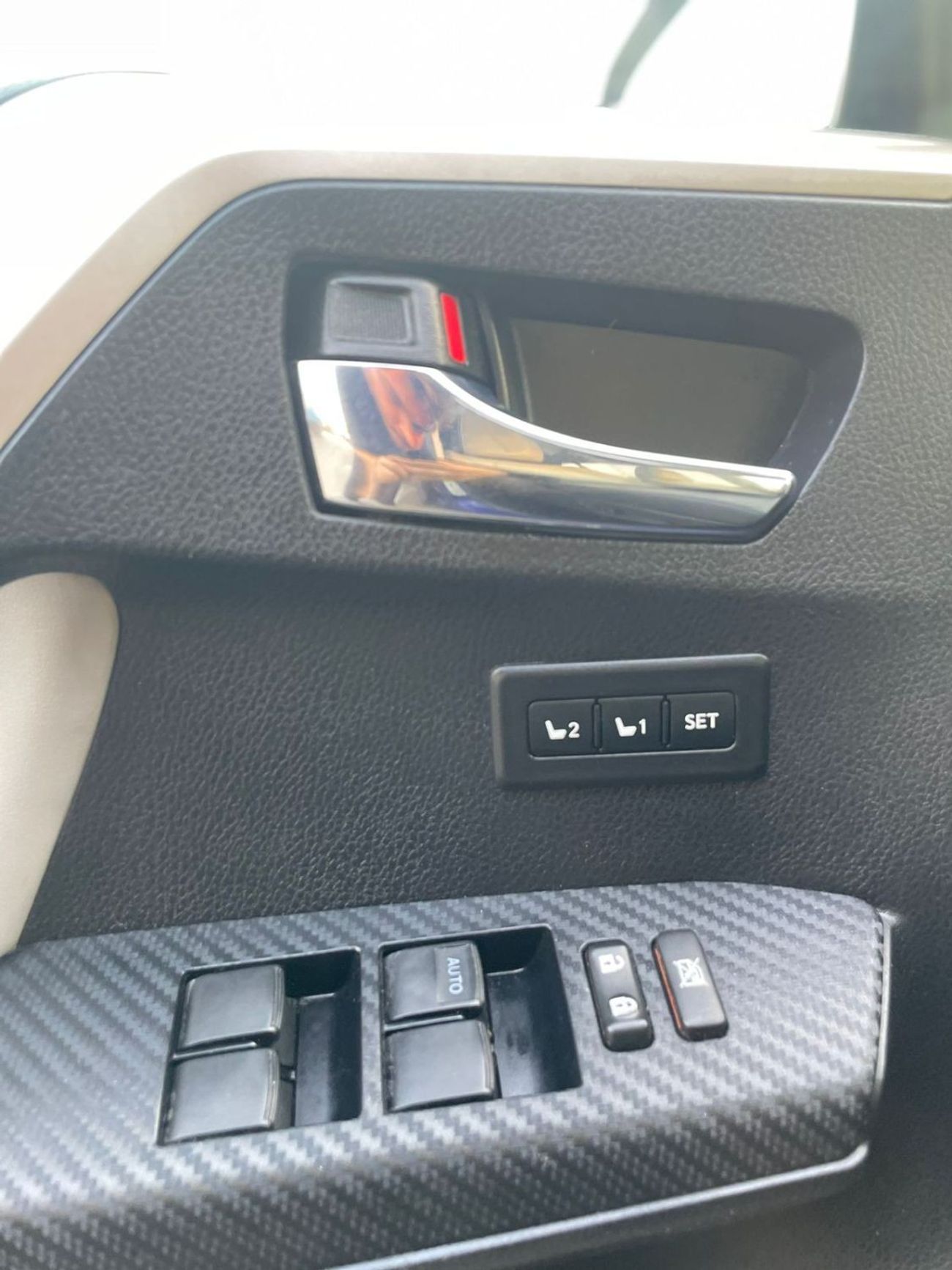 Toyota RAV4 2015 Toyota Rav4 Limited Edition 2.5L V4 - AWD 4x4 - Full Option BSM Radar & Trunk Auto - 139,000 Mi