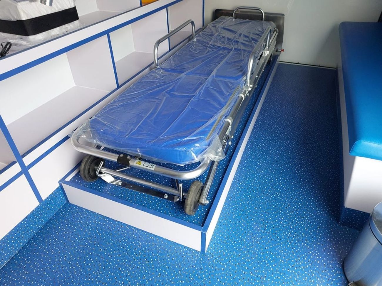 Toyota Hiace TOYOTA HIACE VAN AMBULANCE  RHD 2023 MODEL 2.8 L DIESEL AUTOMATIC(PM22474)