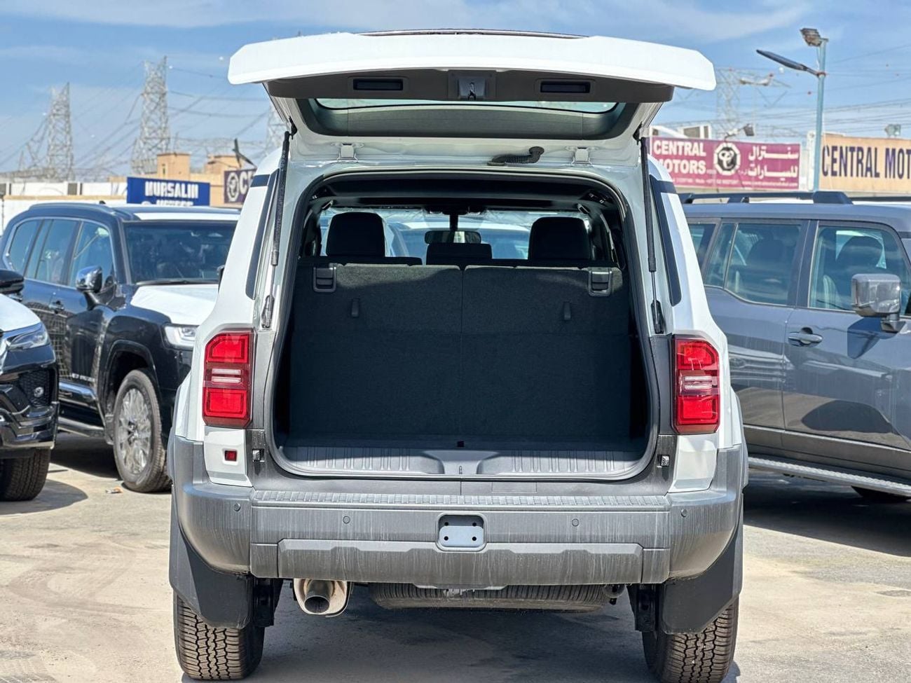 Toyota Prado 2.4L Turbo PTR A/T // 2025 // STD with Cool Box , Sunroof , DVD&Back Camera // Special Offer // By F