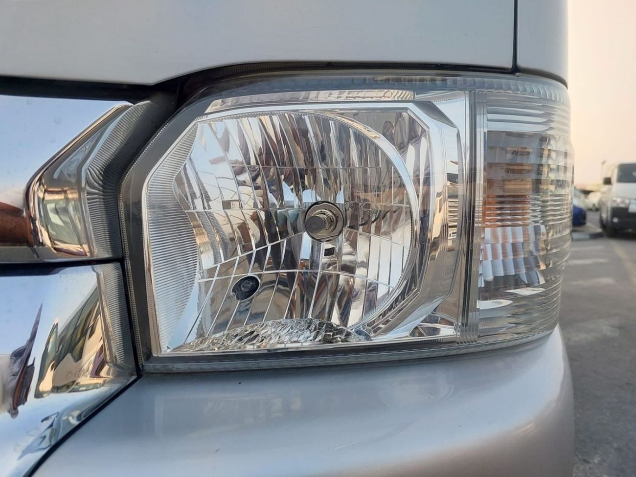 تويوتا هاياس TOYOTA HIACE VAN RHD 2015 MODEL 3.0 L DIESEL AUTOMATIC(PM15202)