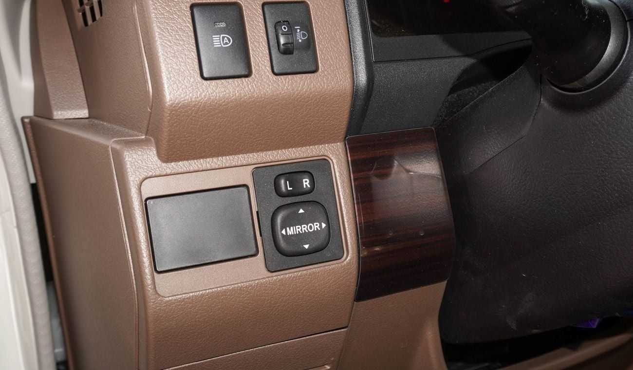 تويوتا لاند كروزر بيك آب LX 4.0L V6 A/T