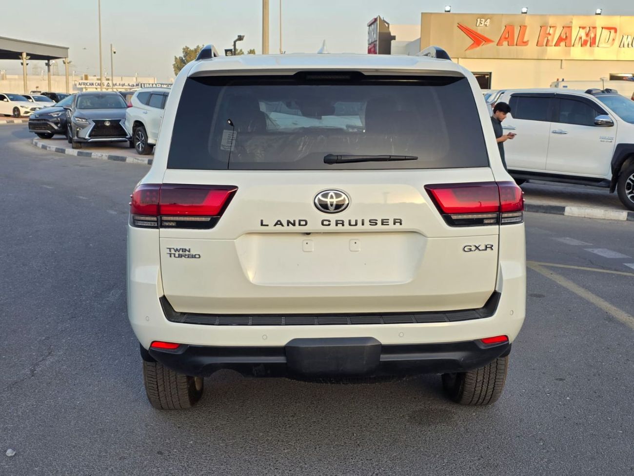 تويوتا لاند كروزر diesel 3.3 liter right hand drive in side beige sunroof leather seats