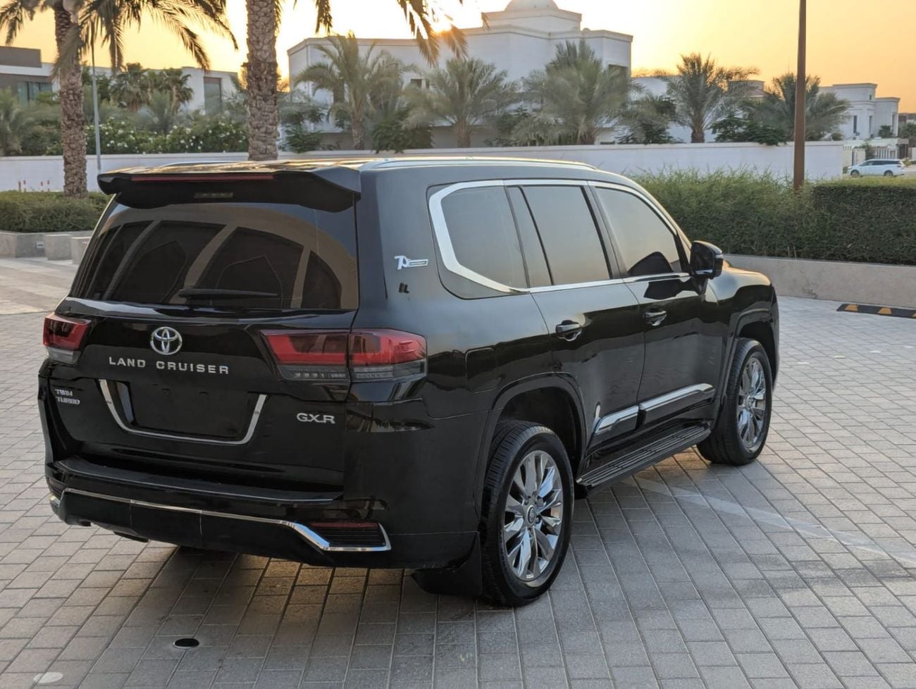 تويوتا لاند كروزر Toyota landcruise 2021Model 4.0L v6 GXR petrol Engine Colour Black push start Transmission Automatic