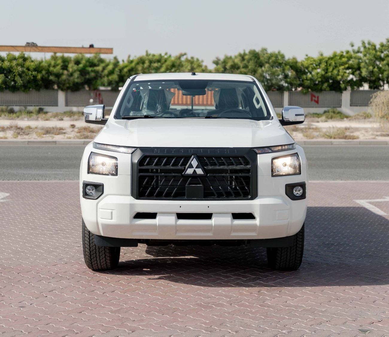 ميتسوبيشي L200 2025 Mitsubishi L200 GLS 2.4L - Manual - White Inside Black | Export Only