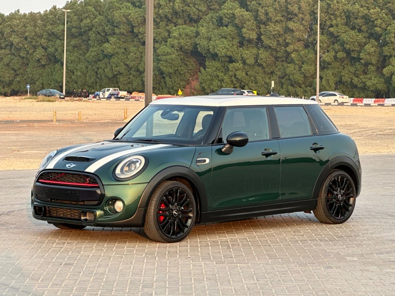 ميني كوبر إس موديل 2015 خليجي فل مواصفات بانوراما السياره حاله ممتازه من الداخل و الخارج فل مواصفات بانوراما