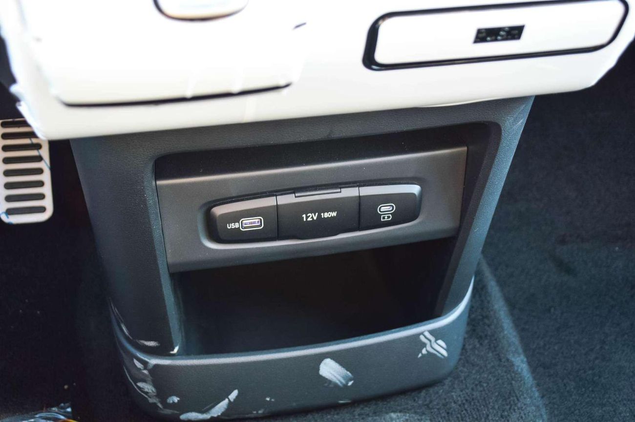 Hyundai Staria HYUNDAI STARIA 2.2L DIESEL LUXURY 2025