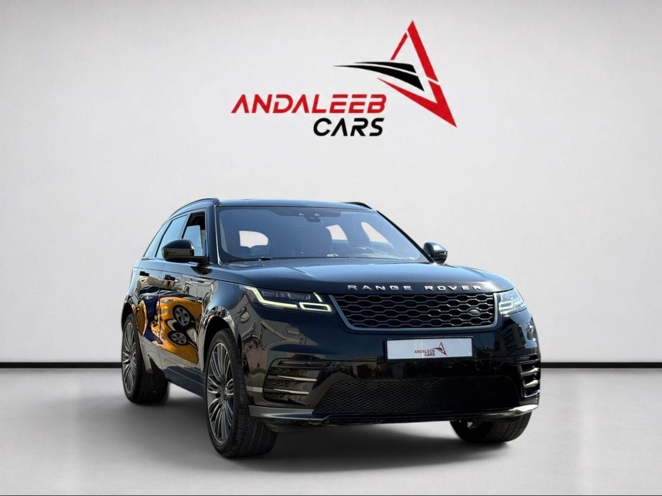 Land Rover Range Rover Velar P250 R-Dynamic SE 2.0L LUXURY R-DYNAMIC SE | RANGE ROVER VELAR P250 | PANORAMIC ROOF | 2.0L TURBO | 2019 GCC