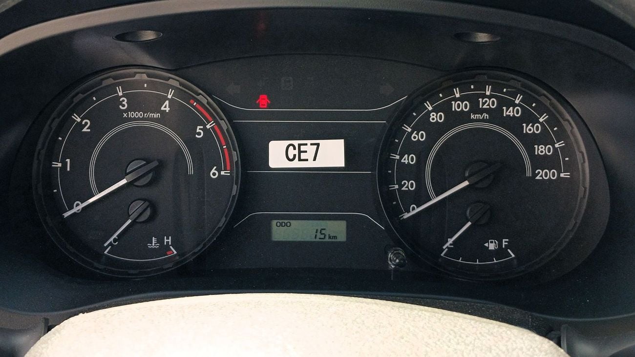 تويوتا هيلوكس 2.4L Diesel Manual DC Pickup 2026YM