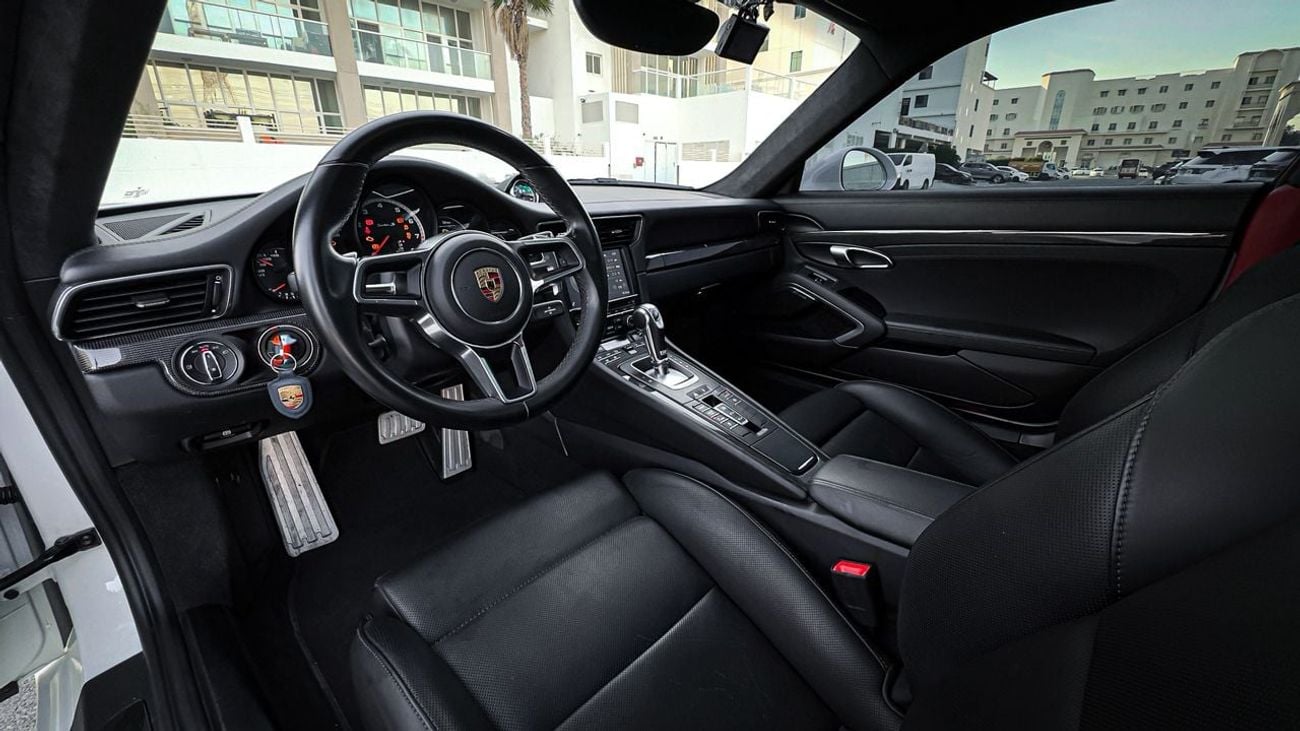 Porsche 911 Turbo S 3.8L (560 HP) Coupe