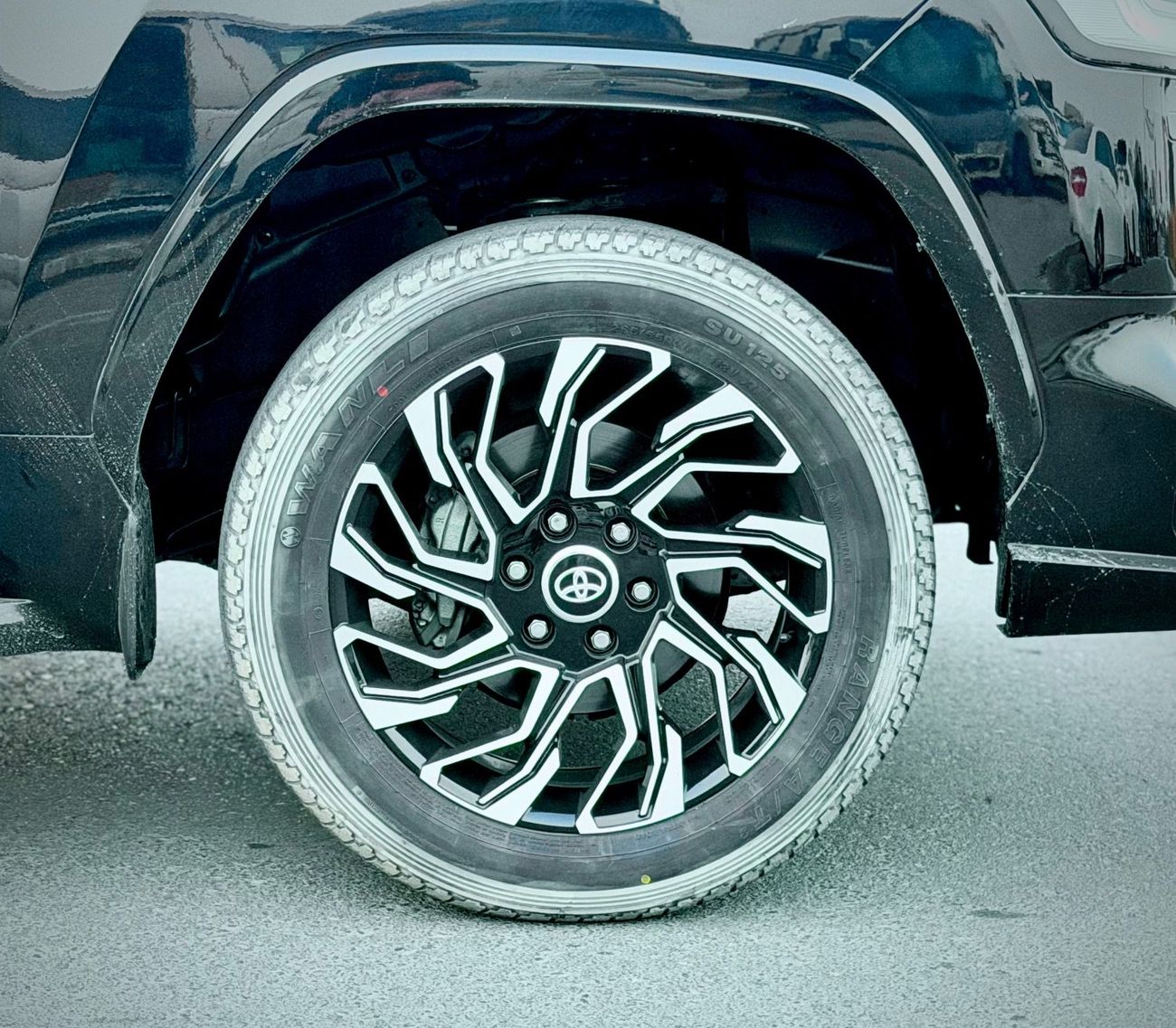 Toyota Land Cruiser 2022 model GXR Full Option Top Of The Range